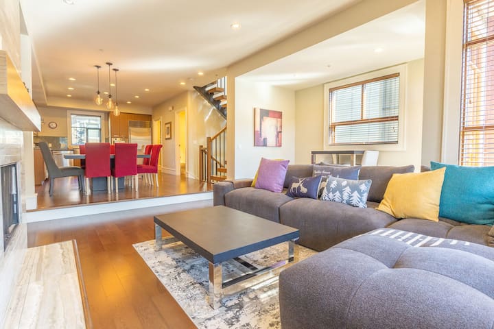 Blackcomb Peaks Accommodation managed Airbnb listing 1