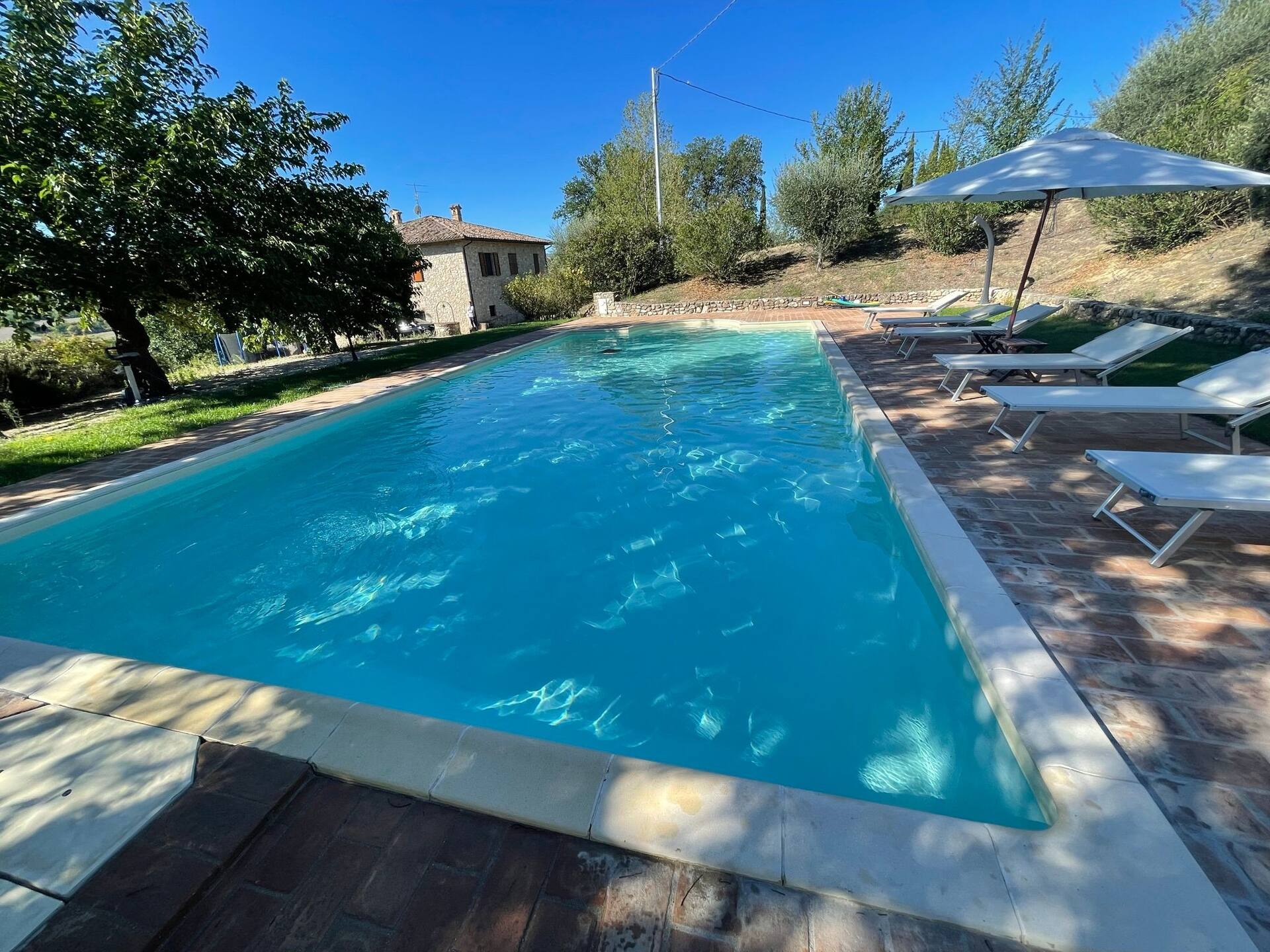 Detached villa - sleeps 10 - swimming pool - pe