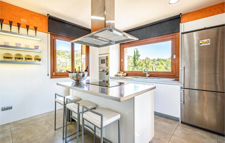 Stunning home in Mancor de la Vall gallery image 3