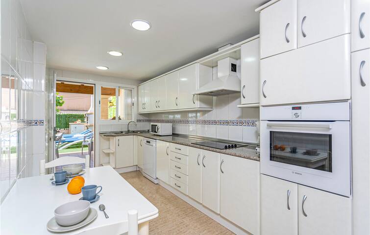 4 bedroom beautiful home in Alcúdia gallery image 5