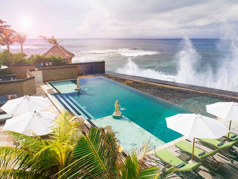 Bayu Gita Beach Front, 6BR, Ketewel w/ chef