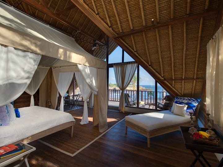 Voyage - Right side mezzanine ocean suite