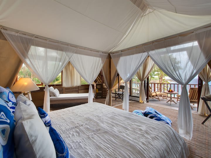 Voyage - Left side mezzanine ocean suite