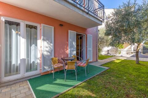 Kardumovic - Apartment No.2 Brown with Garden View