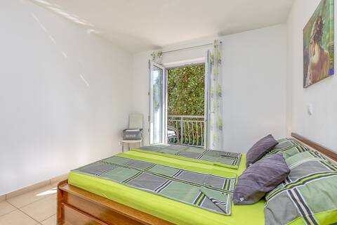 Kardumovic - One-Bedroom Apartment No.3 Green
