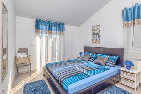 Kardumovic - One-Bedroom Apartment  No.4 Blue