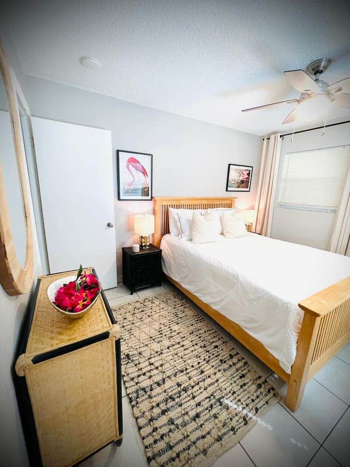 FRONT BEDROOM