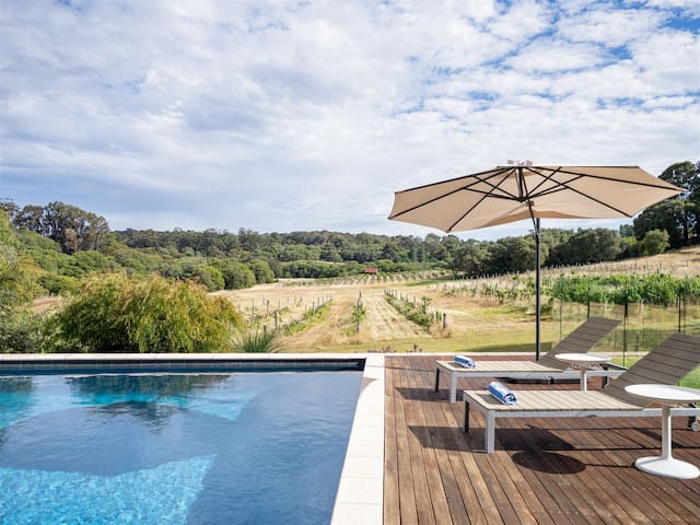Sophie’s Vineyard—Sprawling Scenery with Pool