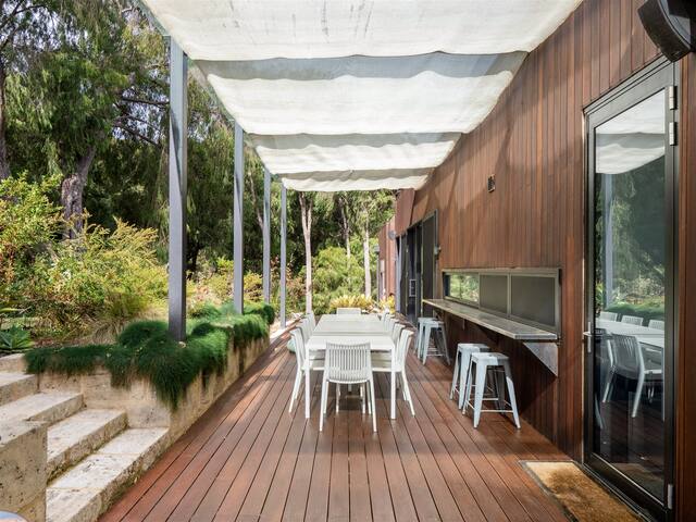 Sophie’s Vineyard—Sprawling Scenery with Pool gallery image 4