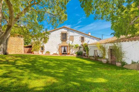 Masia 1612. Very close to beaches. Costa Brava