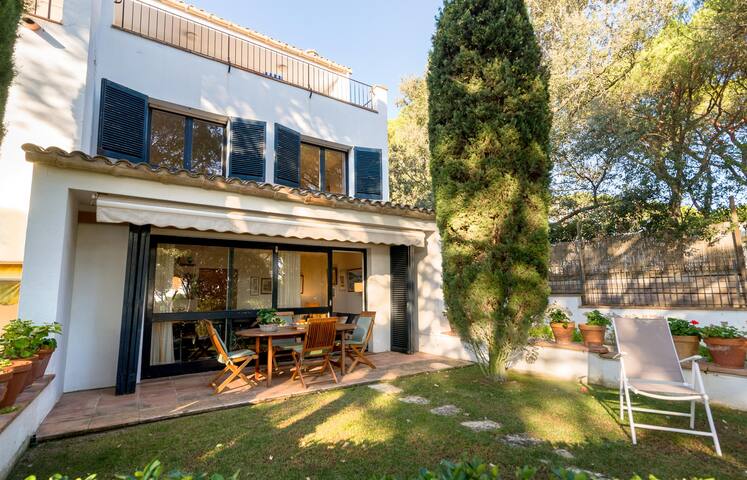 sa graonada – attached house with private garden – gallery image 3