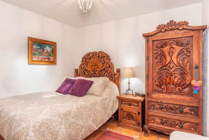 Втората спалня разполага със самостоятелна баня. Обзаведен е с двоен матрак Luuna, меки възглавници от мека пяна и висококачествени чаршафи
