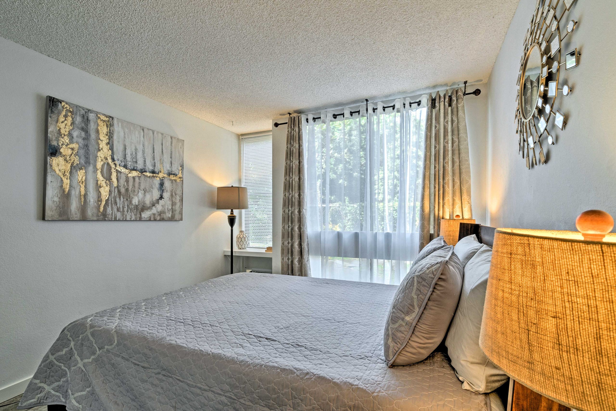 Condo in Kailua-Kona · ★4.83 · 1 bedroom · 2 beds · 1 shared bath - Image 14