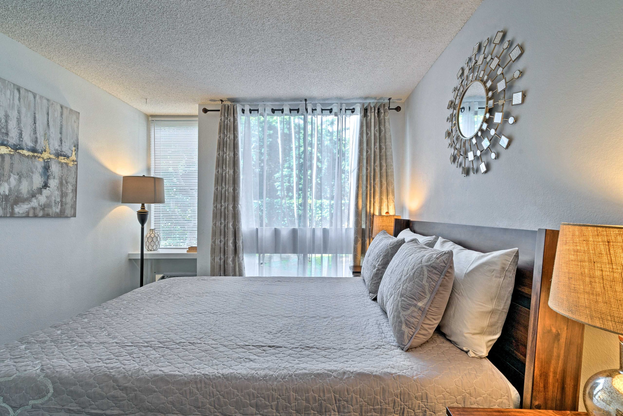 Condo in Kailua-Kona · ★4.83 · 1 bedroom · 2 beds · 1 shared bath - Image 13