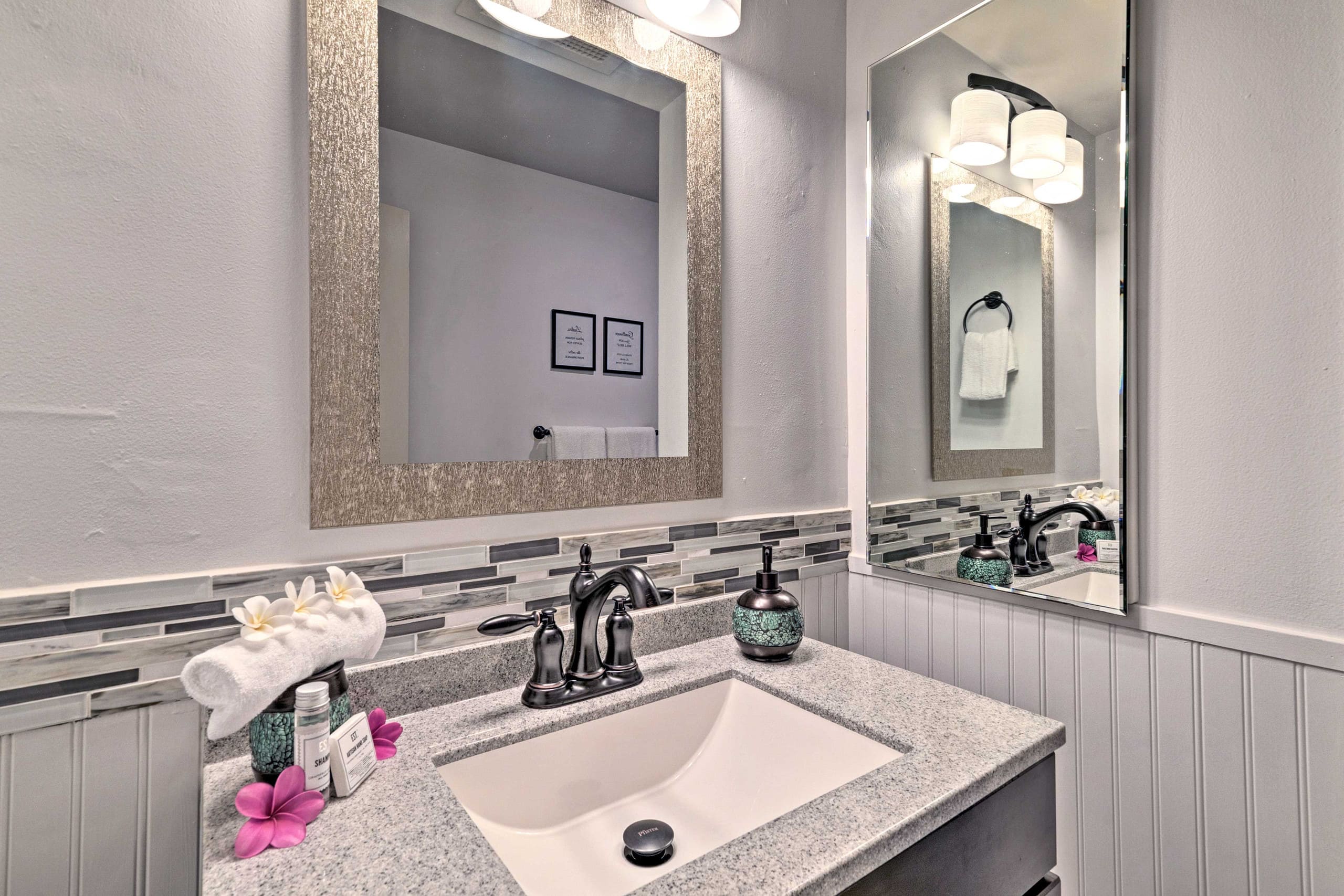 Condo in Kailua-Kona · ★4.83 · 1 bedroom · 2 beds · 1 shared bath - Image 17