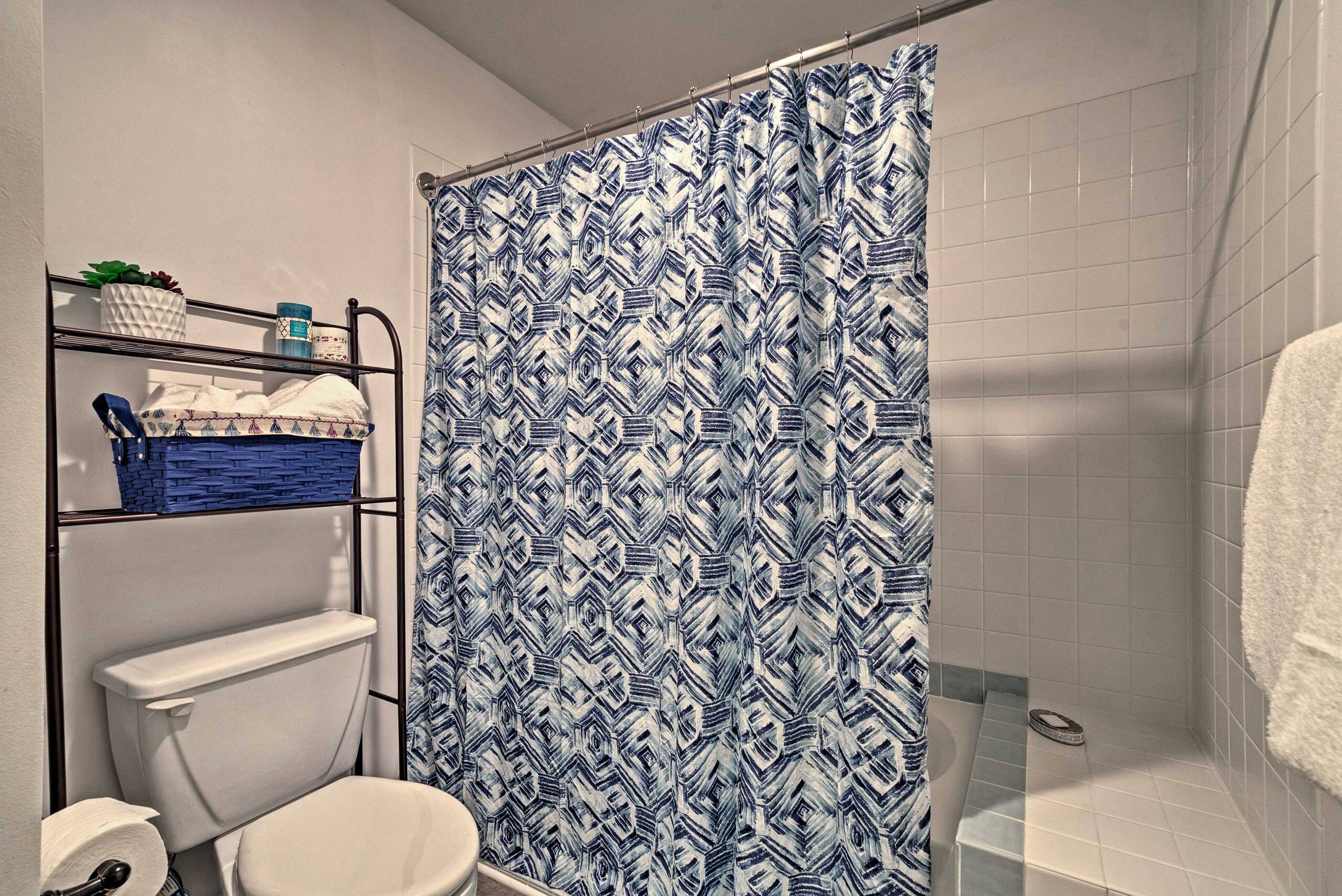 Condo in Kailua-Kona · ★4.83 · 1 bedroom · 2 beds · 1 shared bath - Image 16