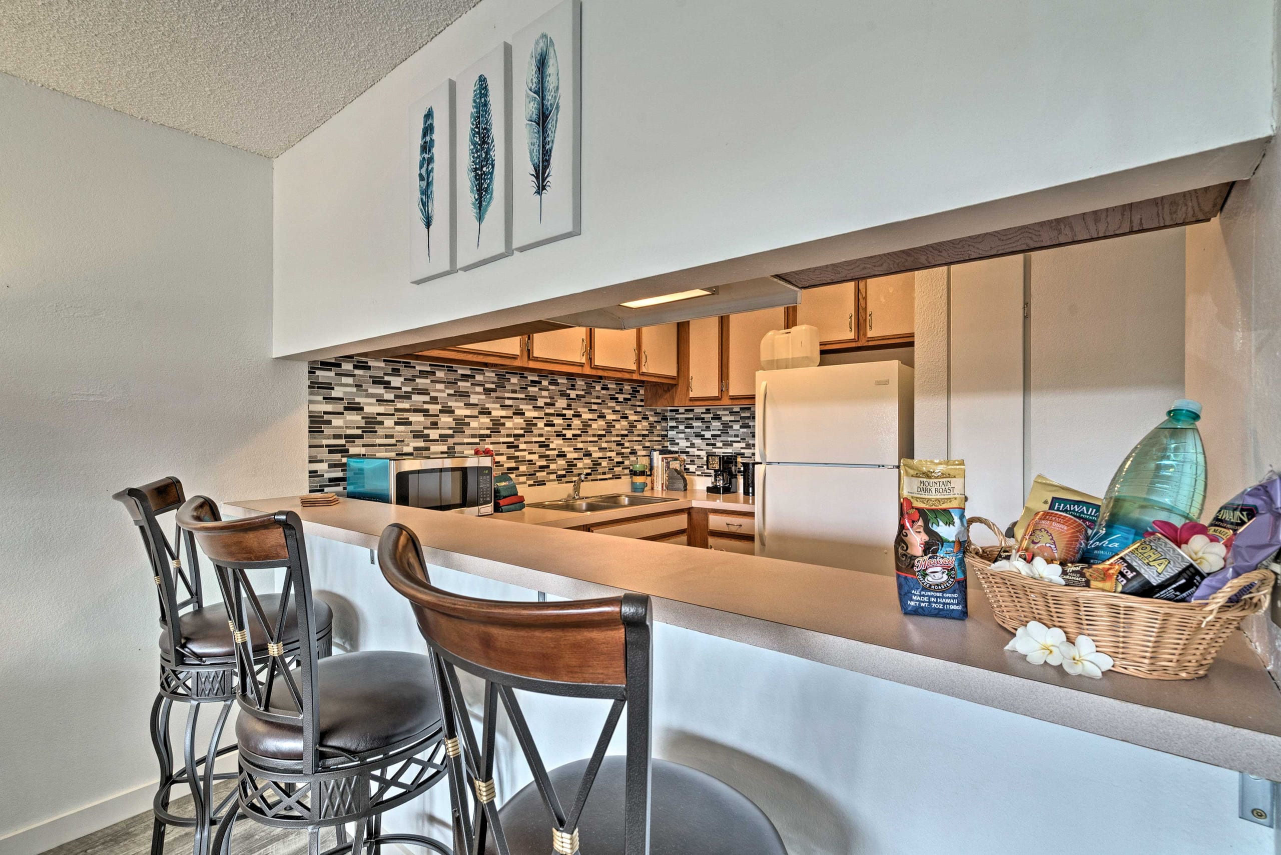 Condo in Kailua-Kona · ★4.83 · 1 bedroom · 2 beds · 1 shared bath - Image 9