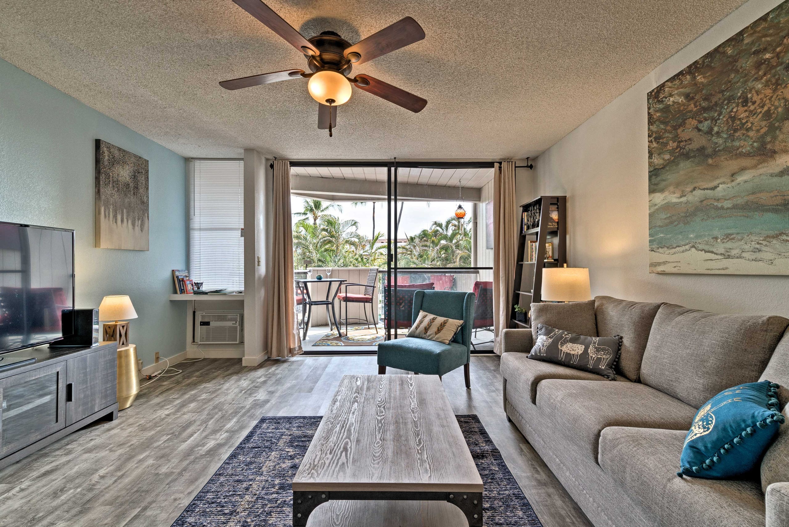 Condo in Kailua-Kona · ★4.83 · 1 bedroom · 2 beds · 1 shared bath - Image 4