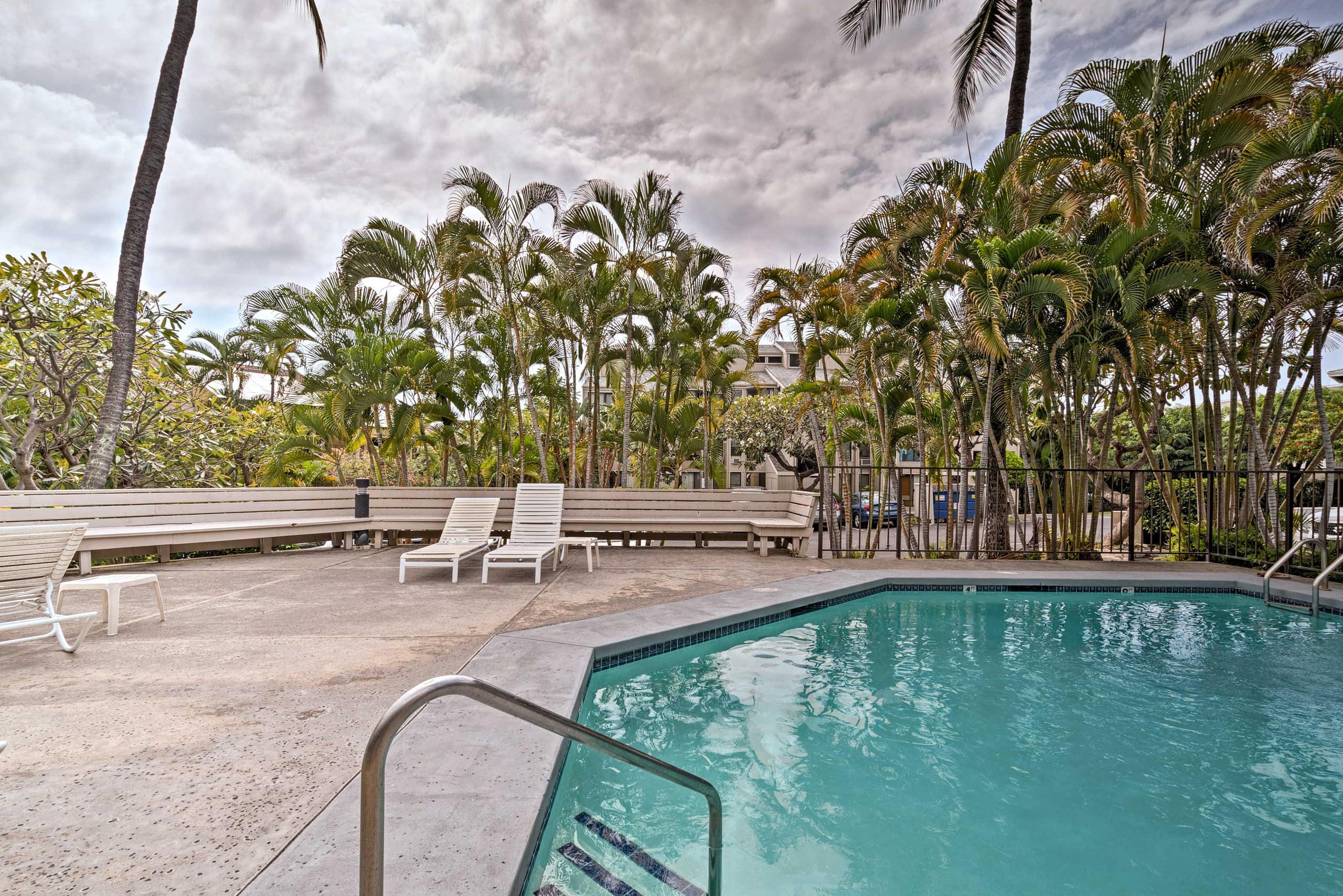 Condo in Kailua-Kona · ★4.83 · 1 bedroom · 2 beds · 1 shared bath - Image 20