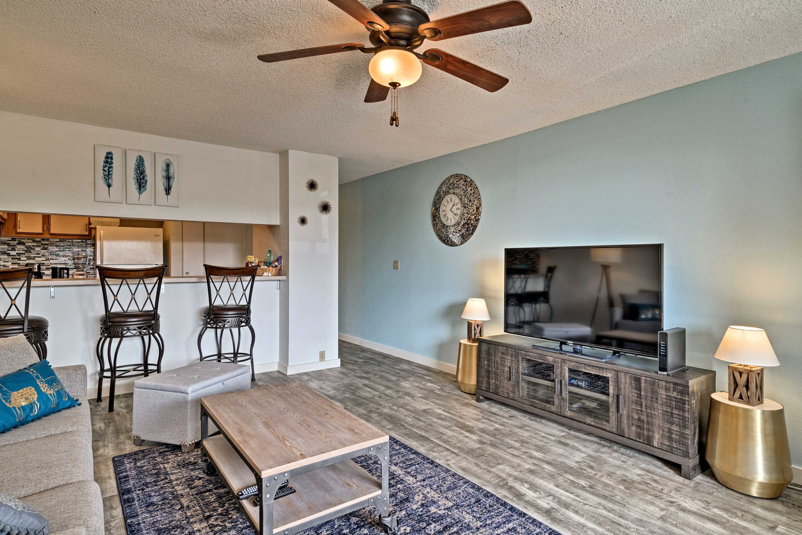 Condo in Kailua-Kona · ★4.83 · 1 bedroom · 2 beds · 1 shared bath - Image 7
