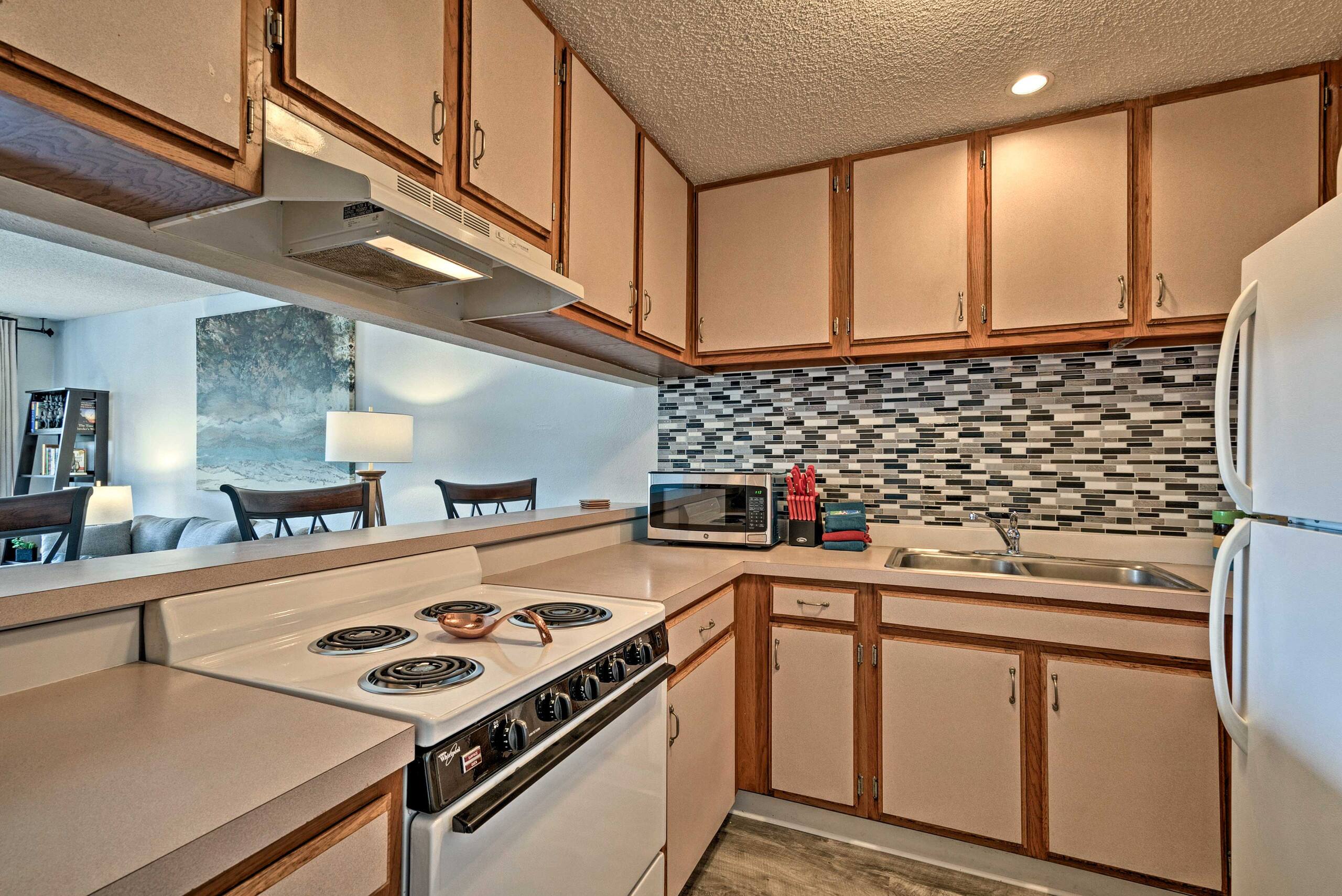 Condo in Kailua-Kona · ★4.83 · 1 bedroom · 2 beds · 1 shared bath - Image 10