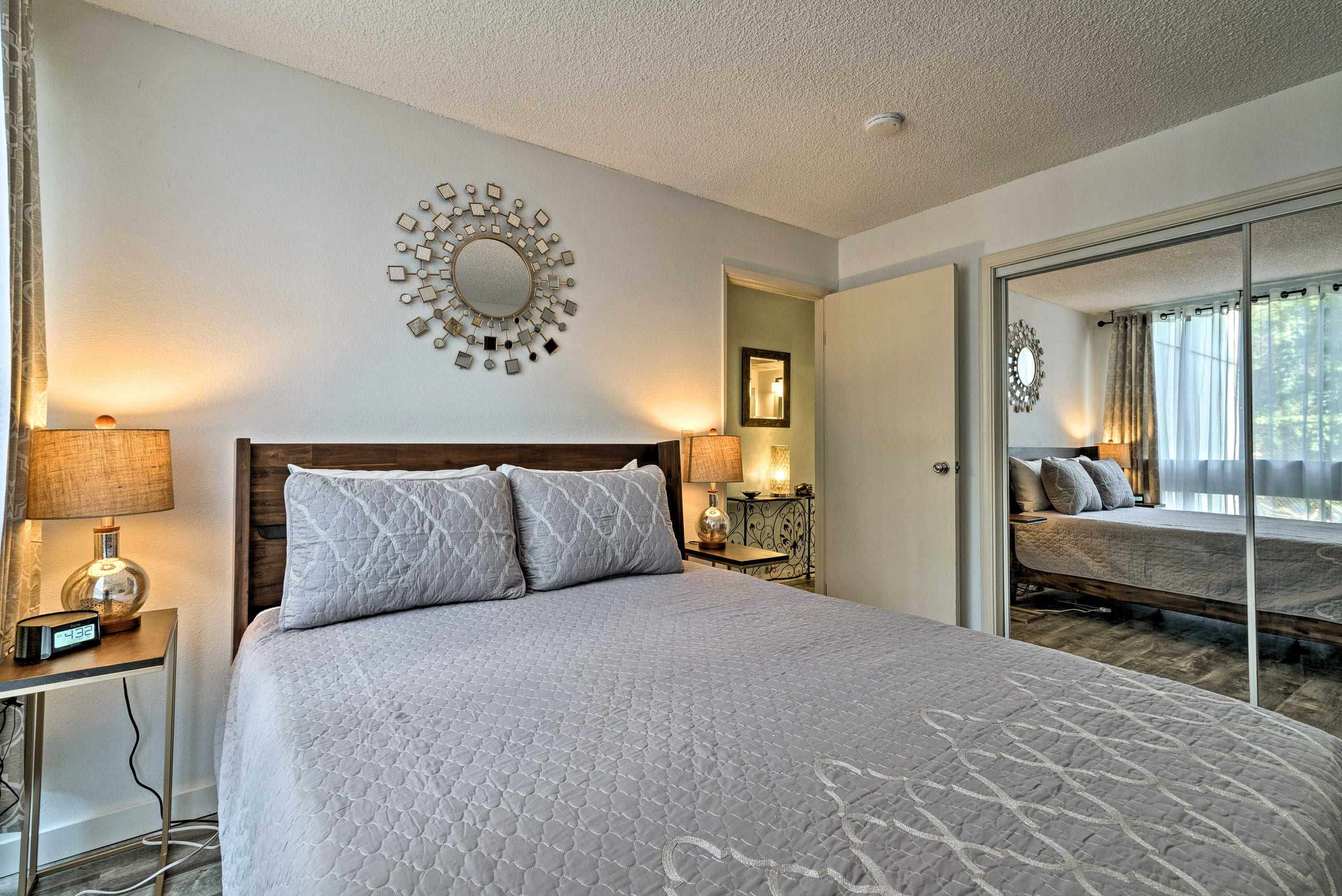 Condo in Kailua-Kona · ★4.83 · 1 bedroom · 2 beds · 1 shared bath - Image 15