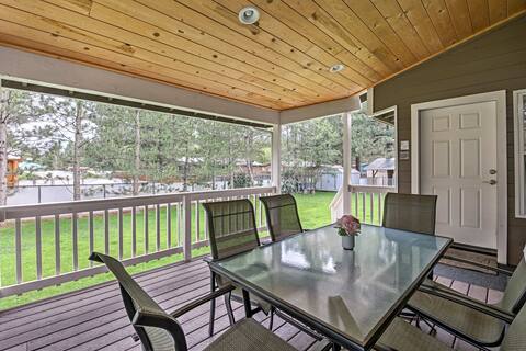 Game Room, Yard, Deck & Fireplace: Lakeside Home
