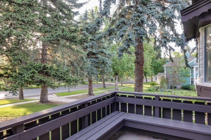 Bozeman Spruce House-Fabulous historic Bozeman hom gallery image 3
