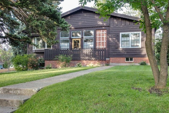 Bozeman Spruce House-Fabulous historic Bozeman hom