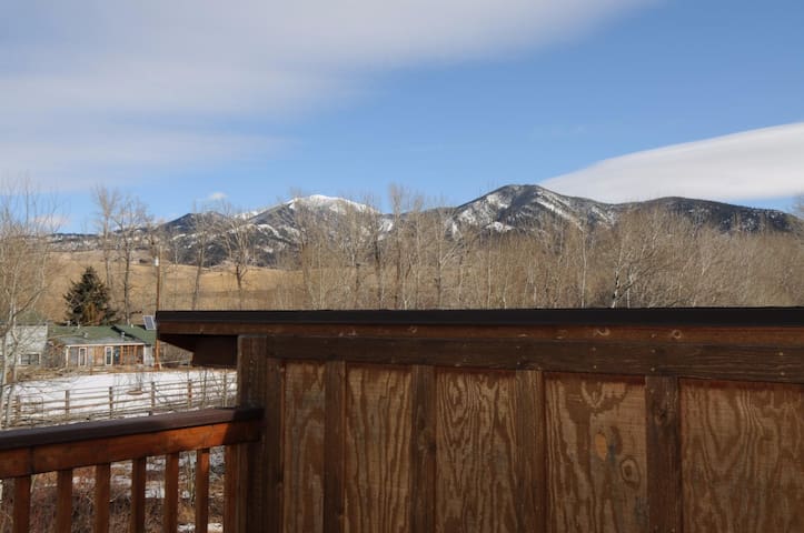 Bridger Creek Townhouse – Elegant Townhome Close t gallery image 5