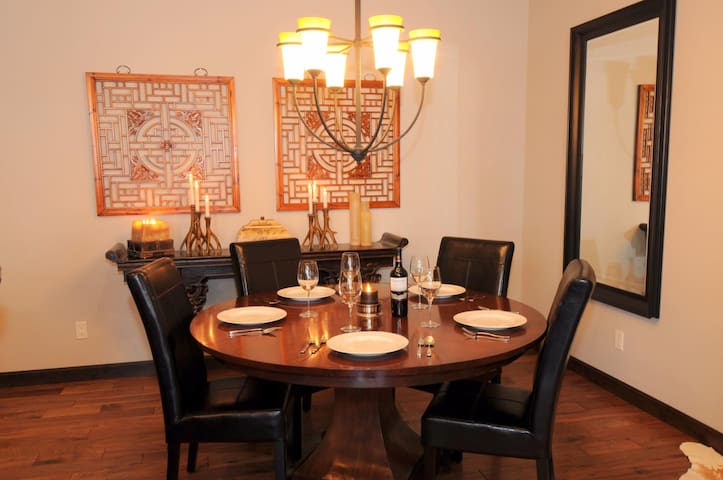 Bridger Creek Townhouse – Elegant Townhome Close t gallery image 3