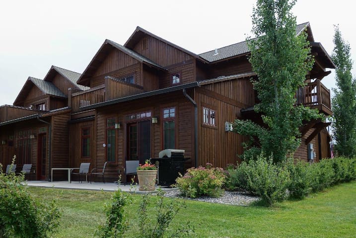 Legends Townhouse-Luxury Townhouse Near Bozeman an gallery image 3