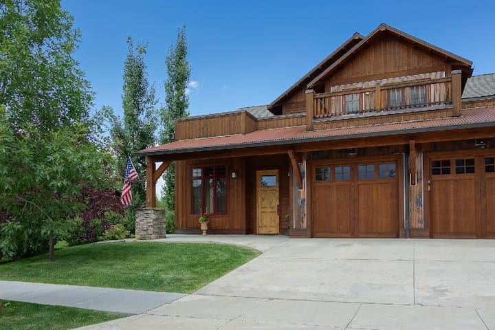 Legends Townhouse-Luxury Townhouse Near Bozeman an gallery image 2