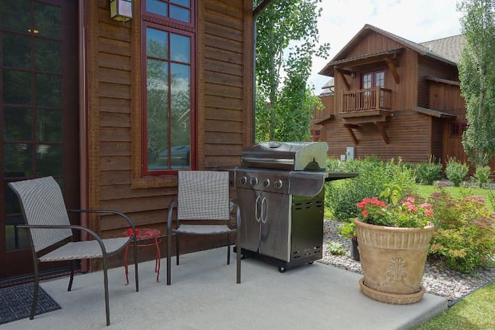 Legends Townhouse-Luxury Townhouse Near Bozeman an gallery image 5