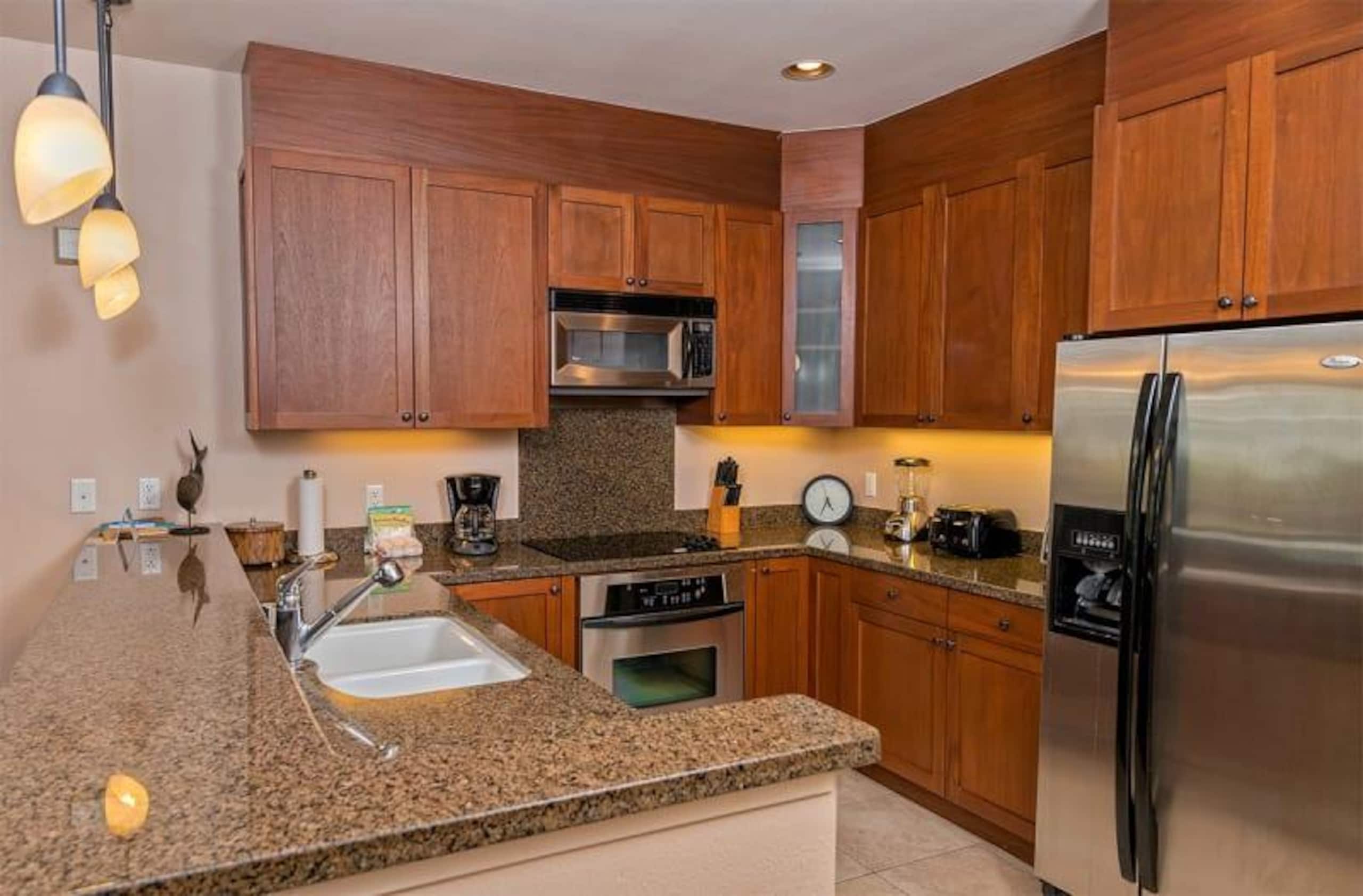 Island retreat w/ pool access & gym - Photo 2