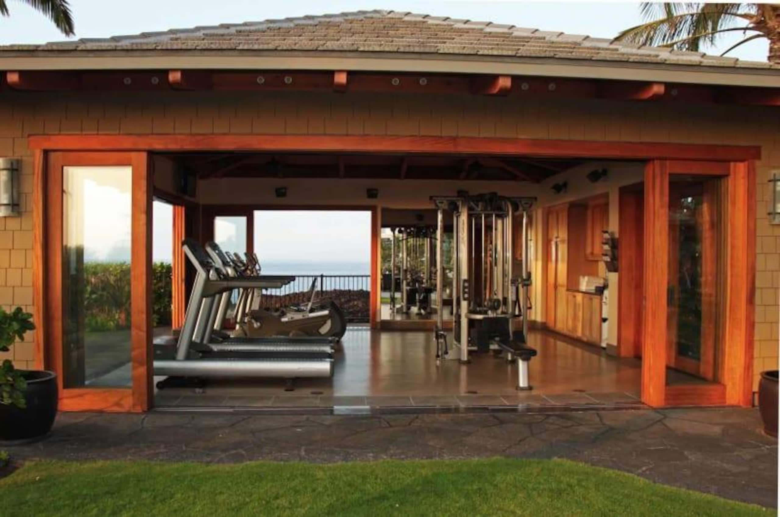 Island retreat w/ pool access & gym - Photo 12