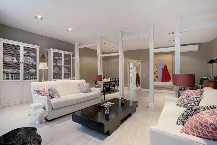 Exclusive Prado 2BD Retreat in Madrid. Huertas