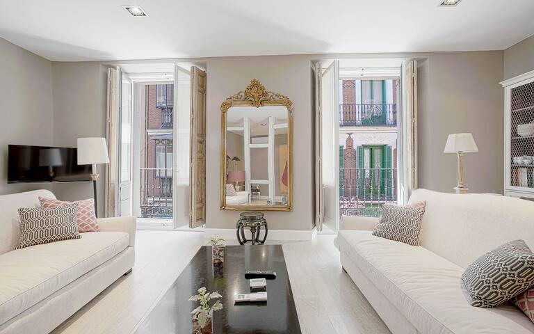 Great 2 Bd Aparment in Prime location. Huertas