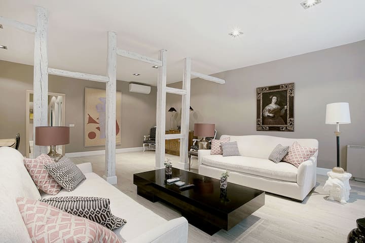 Great 2 Bd Aparment in Prime location. Huertas gallery image 2