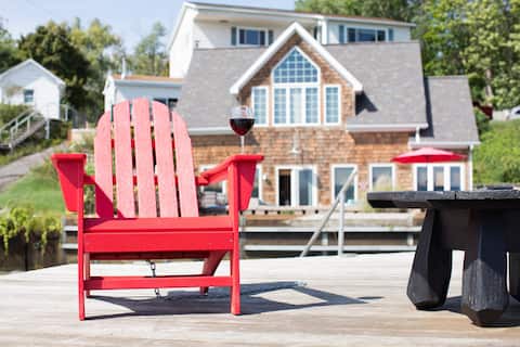 Drift Away Hot Tub, Kayaks, Lakefront & Games