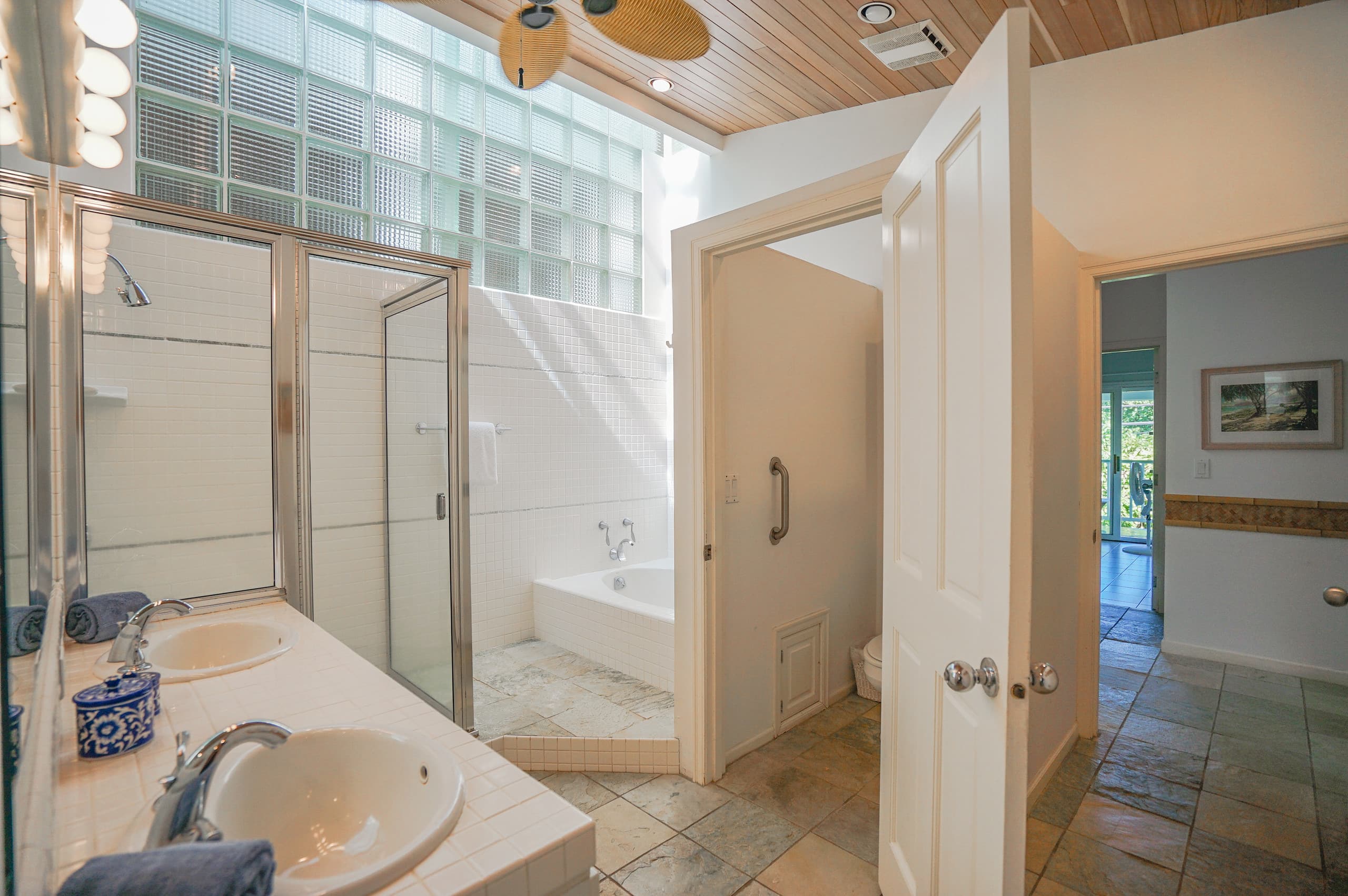 Home in Hanalei · ★4.96 · 5 bedrooms · 6 beds · 3 private baths - Image 29