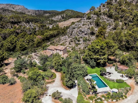 MAGNIFICENT 6BD FINCA WITH POOL IN PORT D'ANDRATX!