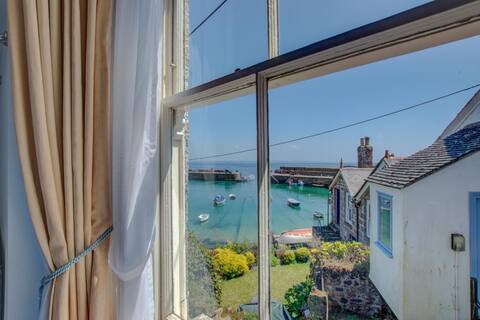 3 Bed in Mousehole (oc-gwylan)