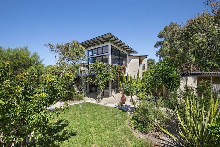 Pride Street Luxury 28