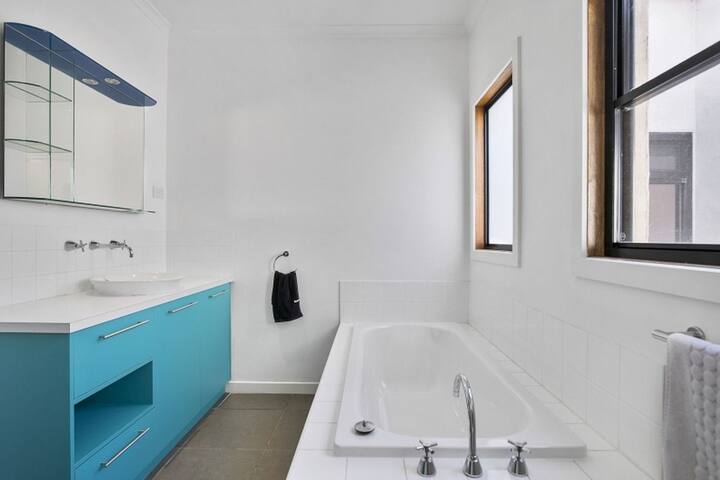 Pride Street Luxury 28 gallery image 5