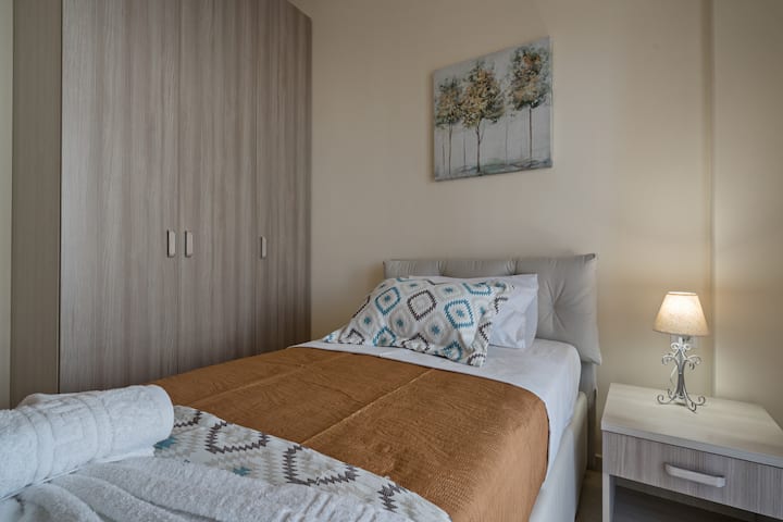 Υπνοδωμάτιο με μονό κρεβάτι
