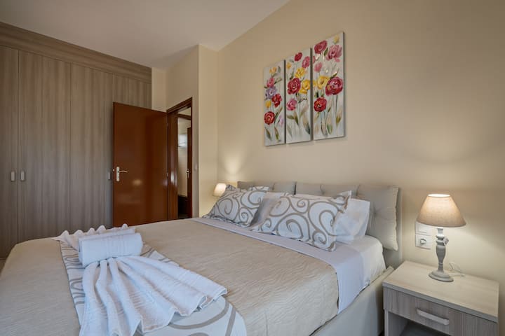 Υπνοδωμάτιο με διπλό κρεβάτι