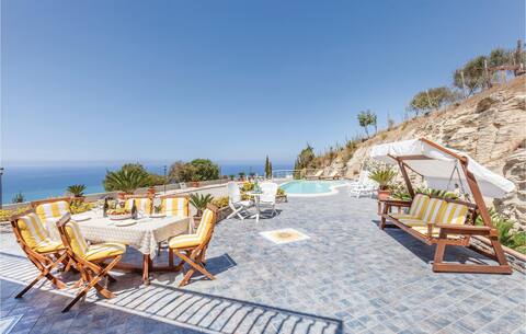 Beautiful home in Agropoli SA with house sea view