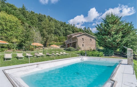 Top performing Airbnb: Val Del Lago in Apecchio