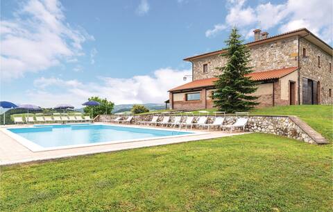 Beautiful home in Acquapendente VT with jacuzzi